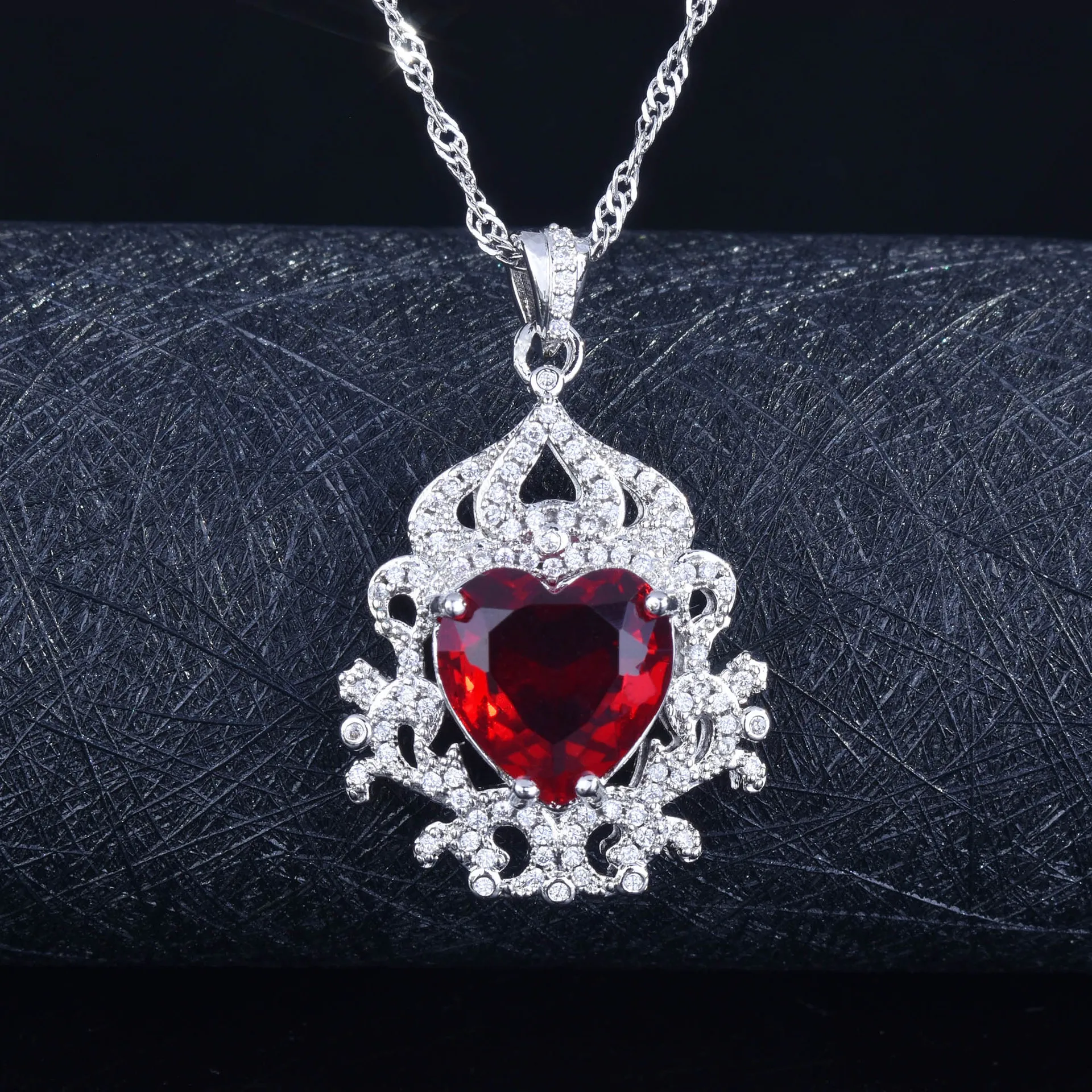 RUZZALLATI Vintage Female Heart Shape Ruby Pendant Necklace Luxury 925 Silver Hollow Banquet Party Necklace Chain Choker Gifts
RUZZALLATI Vintage Female Heart Shape Ruby Pendant Necklace Luxury 925 Silver Hollow Banquet Party Necklace Chain Choker Gifts
