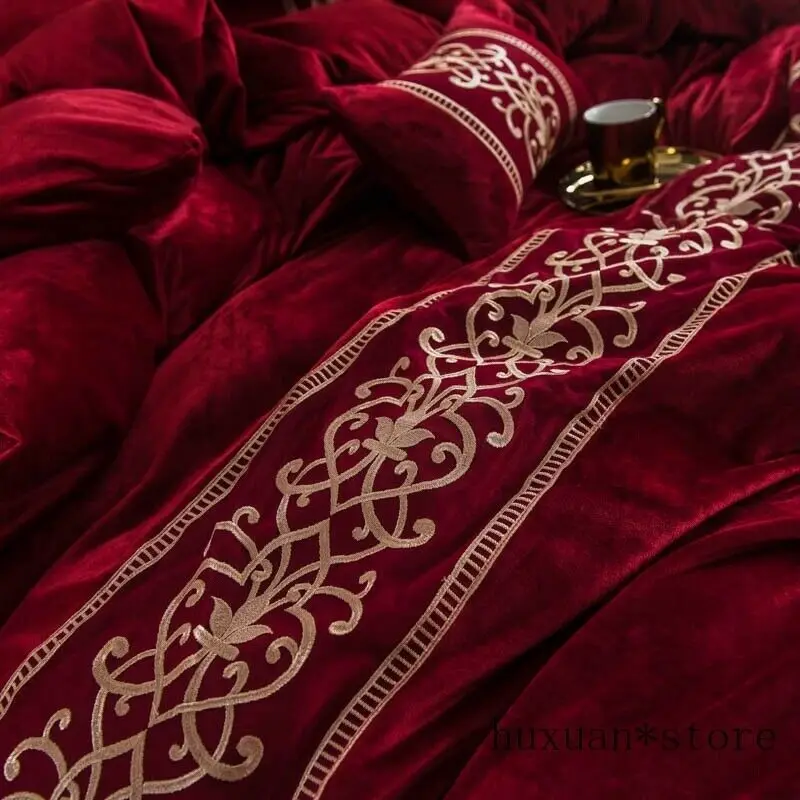 Luxury Velvet Flannel Fashion Classic Bedding set Warm Printing Duvet Cover Bed
Luxury Velvet Flannel Fashion Classic Bedding set Warm Printing Duvet Cover Bed