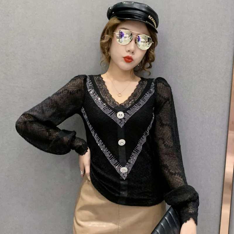 New 2021 Spring Long Sleeve Women t shrit Fashion Casual V-Neck Hot Drilling Lace Tops Plus Size Black Blusas 
New 2021 Spring Long Sleeve Women t shrit Fashion Casual V-Neck Hot Drilling Lace Tops Plus Size Black Blusas