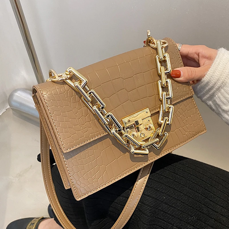 Сумка-тоут женская, квадратная, на цепочке, повседневная, 2021
Сумка-тоут женская, квадратная, на цепочке, повседневная, 2021