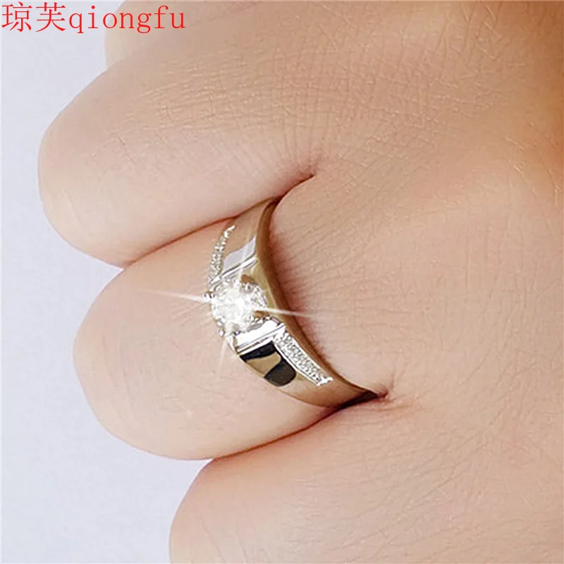 Personalized Fashion Moissanite Ring Silver Simple Wedding Ring Diamond Ring Temperament British Gentleman Wedding Silver Ring
Personalized Fashion Moissanite Ring Silver Simple Wedding Ring Diamond Ring Temperament British Gentleman Wedding Silver Ring