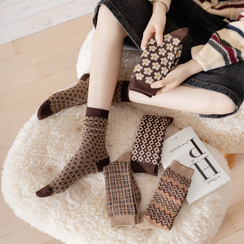 1 Pair British Style Women Vintage Pattern Socks Winter High Street Popular Socks Wild Trendy Flower Plaid Print Warm Socks
1 Pair British Style Women Vintage Pattern Socks Winter High Street Popular Socks Wild Trendy Flower Plaid Print Warm Socks