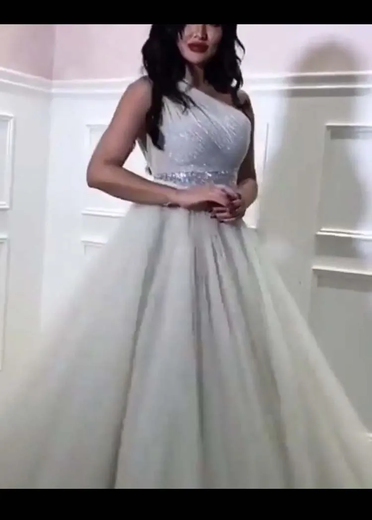 Новое поступление, длинные кружевные платья в пол без рукавов с одним открытым плечом и блестками для выпускного вечера 
Новое поступление, длинные кружевные платья в пол без рукавов с одним открытым плечом и блестками для выпускного вечера