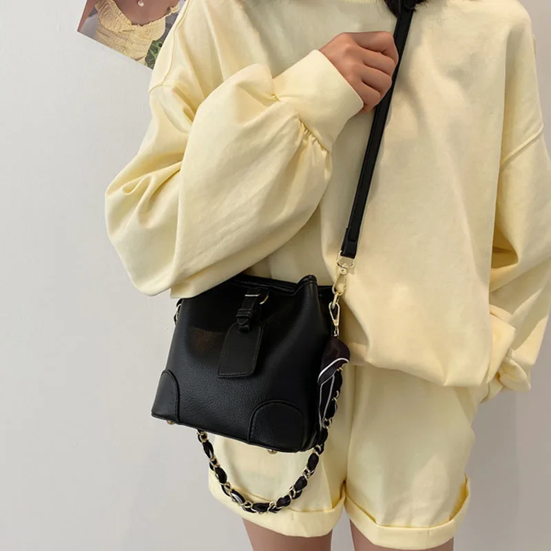 Fashion Texture Bucket Bags Ladies Brand Design Simple Chain Messenger Bag Summer New Solid Color Single Shoulder Bags Purses 
Fashion Texture Bucket Bags Ladies Brand Design Simple Chain Messenger Bag Summer New Solid Color Single Shoulder Bags Purses