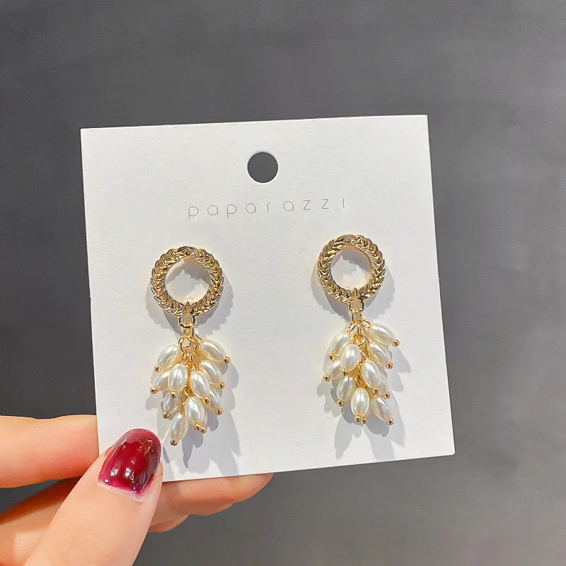 2021 South Korea New Fashion Advanced Feeling Pearl Earrings Retro Style Long Pendant Earrings Female Jewelry
2021 South Korea New Fashion Advanced Feeling Pearl Earrings Retro Style Long Pendant Earrings Female Jewelry