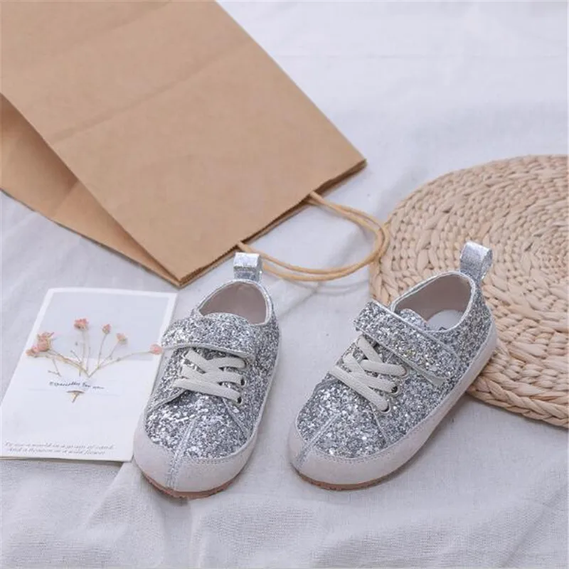 New Spring/Autumn Children Leather Shoes Girls Boys Casual Sequins Crystal shoes Student Flats Princess Baby Moccasins Kids 04 
New Spring/Autumn Children Leather Shoes Girls Boys Casual Sequins Crystal shoes Student Flats Princess Baby Moccasins Kids 04