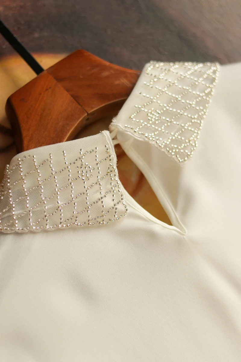 Quality Silk High Blouses 2021 Spring Summer White Black Shirts Women Beading Deco Long Sleeve Elegant Bow Shirt Tops Female
Quality Silk High Blouses 2021 Spring Summer White Black Shirts Women Beading Deco Long Sleeve Elegant Bow Shirt Tops Female