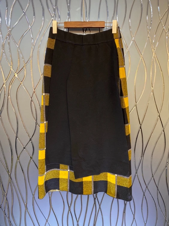 2020 autumn and winter new women's plaid color matching stitching decoration mid-length all-match skirt 1021
2020 autumn and winter new women's plaid color matching stitching decoration mid-length all-match skirt 1021