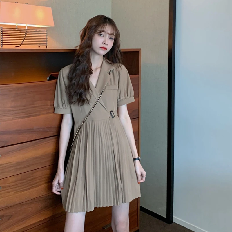 2020 Summer Blazer Dress OL Style Collar Short Sleeve Slim Waist Female Dress French Retro Pleated Dress
2020 Summer Blazer Dress OL Style Collar Short Sleeve Slim Waist Female Dress French Retro Pleated Dress