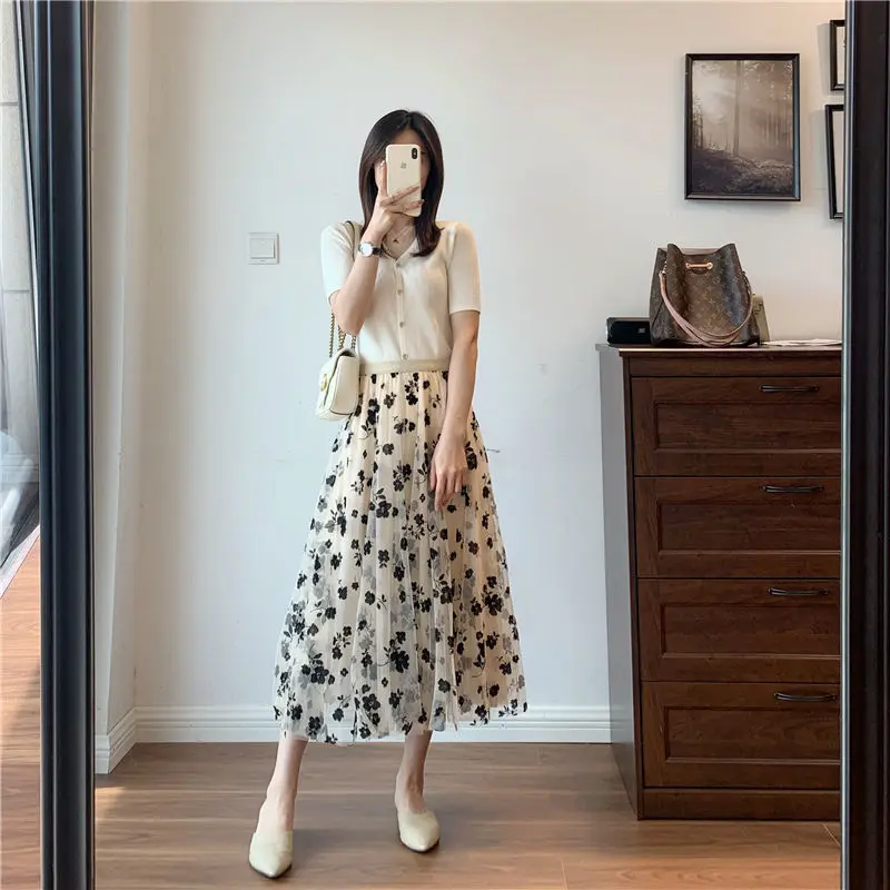 Three Layer Mesh Floral Skirt Women 2021 Spring Summer Autumn Long Gauze Skirt High Waisted Plus Size Puff Skirts Elegant Mujer
Three Layer Mesh Floral Skirt Women 2021 Spring Summer Autumn Long Gauze Skirt High Waisted Plus Size Puff Skirts Elegant Mujer