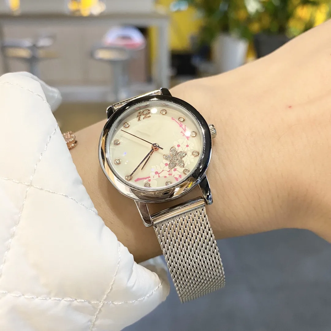 Fashionable young men's high grade business wristwatch waterproof wristwatch high grade wristwatch
Fashionable young men's high grade business wristwatch waterproof wristwatch high grade wristwatch