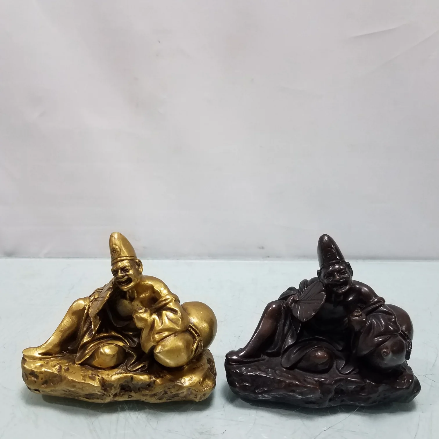 Home Decor 4" Chinese Seikos Bronze Jigong Living Buddha Jigong takes a fan gourd Help the world Enshrine the Buddha
Home Decor 4" Chinese Seikos Bronze Jigong Living Buddha Jigong takes a fan gourd Help the world Enshrine the Buddha