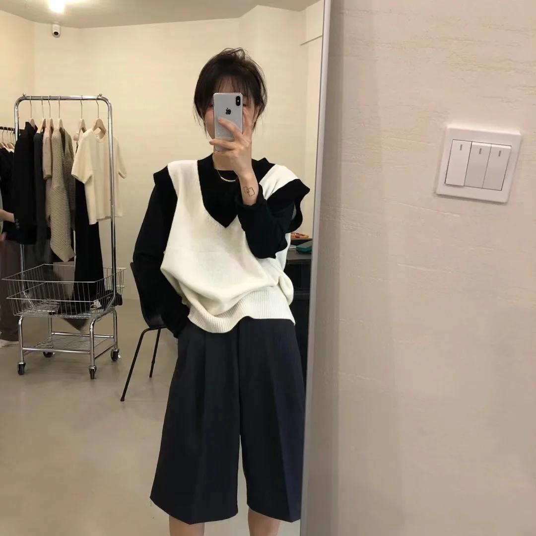 Оригинальный осенний вязаный жилет в Корейском стиле C2021, новый однотонный Простой шерстяной жилет Han Dong Gate с V-образным вырезом
Оригинальный осенний вязаный жилет в Корейском стиле C2021, новый однотонный Простой шерстяной жилет Han Dong Gate с V-образным вырезом