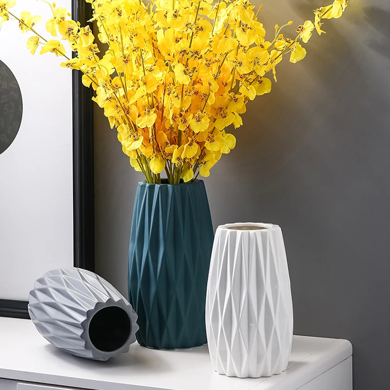 Creative Nordic Ceramic Vase Decoration Living Room Flower Arrangement Ornament Home Decoration Pleated Porcelain Vases
Creative Nordic Ceramic Vase Decoration Living Room Flower Arrangement Ornament Home Decoration Pleated Porcelain Vases
