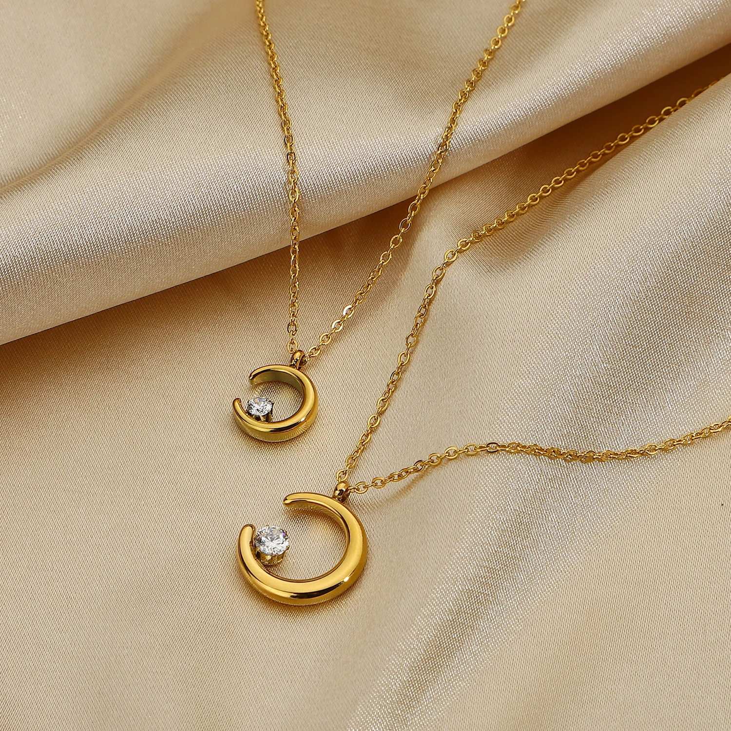 18k Gold Plating Stainless Steel CZ Stone Moon Pendant Neckalce For Women Gorgeous Gold Crescent Moon Necklace Gift
18k Gold Plating Stainless Steel CZ Stone Moon Pendant Neckalce For Women Gorgeous Gold Crescent Moon Necklace Gift