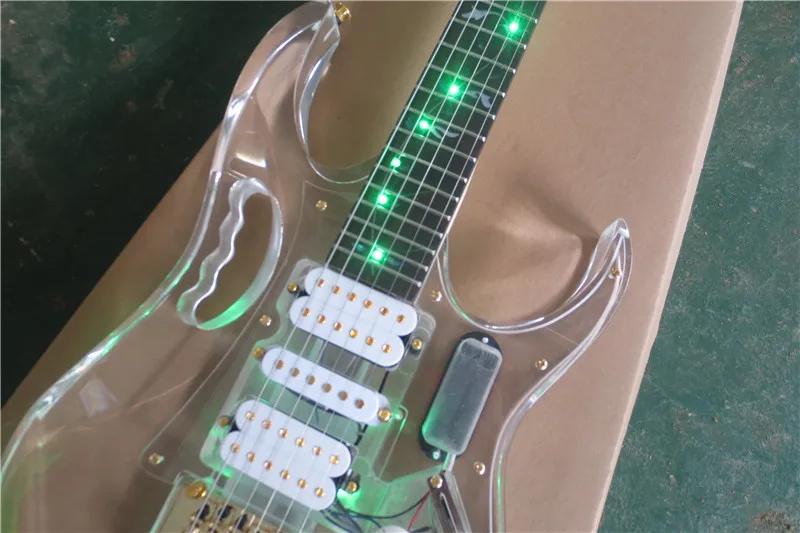 High quality custom version 6 string acrylic crystal transparent plexiglass electric guitar LED color flicker, free shippi
High quality custom version 6 string acrylic crystal transparent plexiglass electric guitar LED color flicker, free shippi