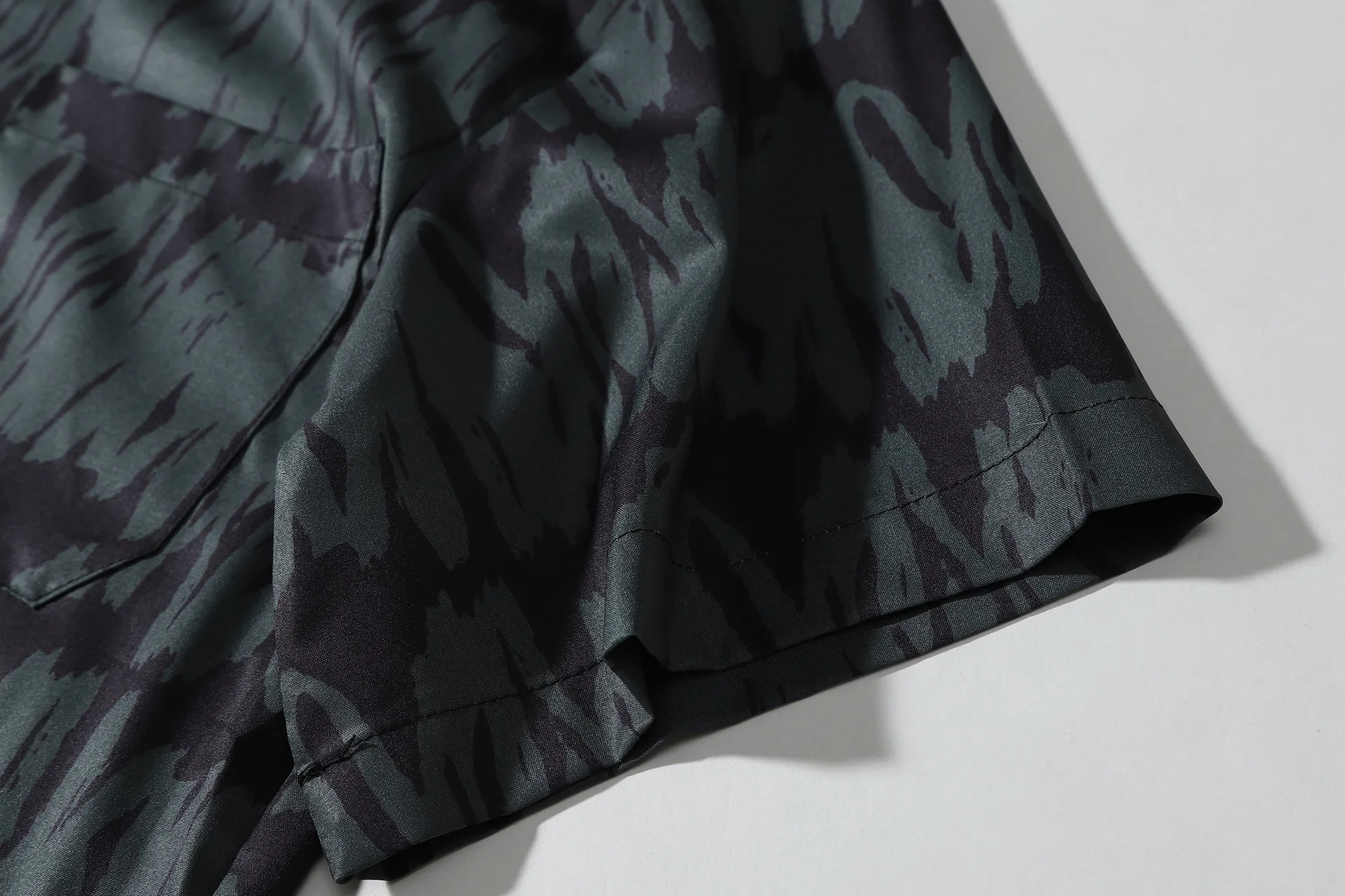 Men's fashion brand loose and lazy BF fashion shirt
Men's fashion brand loose and lazy BF fashion shirt