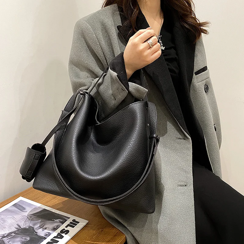 YILIAN Women's bag new 2021 fashion versatile casual shoulder high texture multi-functional hand cross
YILIAN Women's bag new 2021 fashion versatile casual shoulder high texture multi-functional hand cross