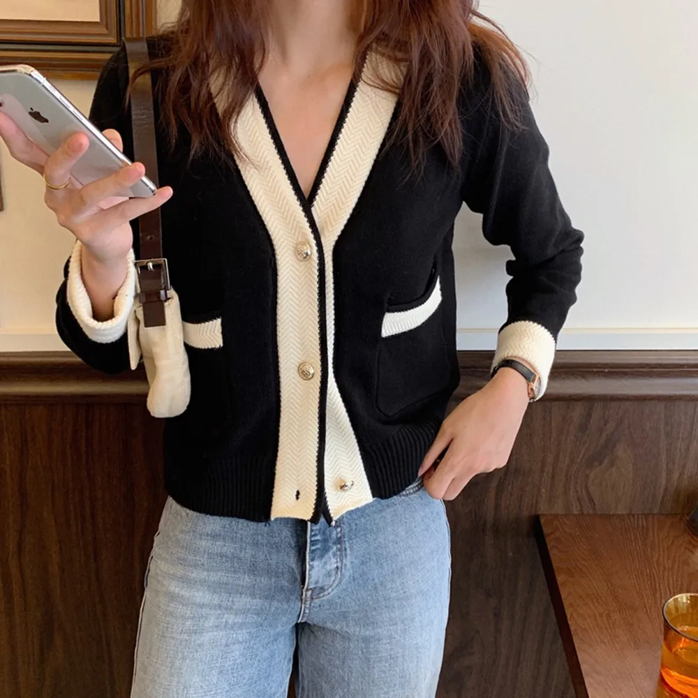 Women Vintage Long Sleeve V-Neck Knitted Sweaters Slim Tops Cardigans Korean Spring Elegant Blouse Loose Style
Women Vintage Long Sleeve V-Neck Knitted Sweaters Slim Tops Cardigans Korean Spring Elegant Blouse Loose Style