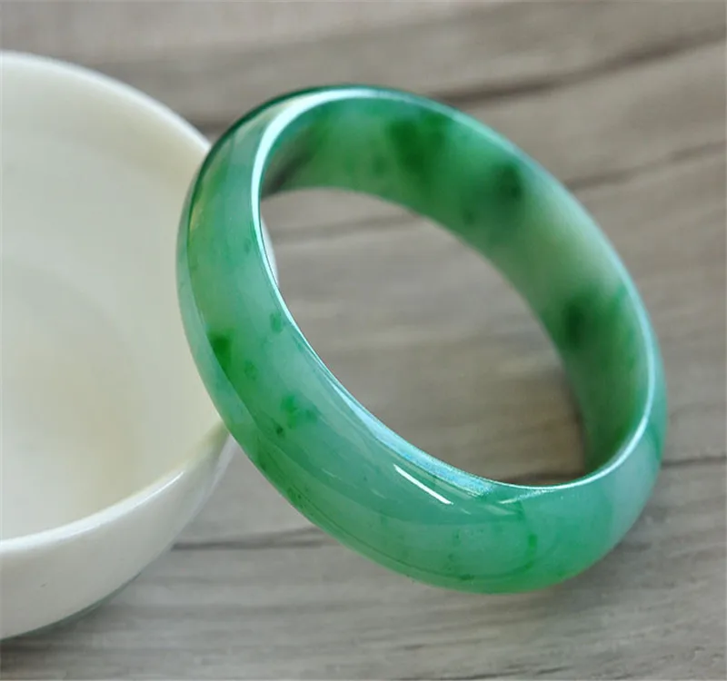 Zheru Pure Natural Myanmar Jade A-Class 54mm-62mm Green Two-color Bracelet Fine Princess Jade Bracelet Certificate
Zheru Pure Natural Myanmar Jade A-Class 54mm-62mm Green Two-color Bracelet Fine Princess Jade Bracelet Certificate
