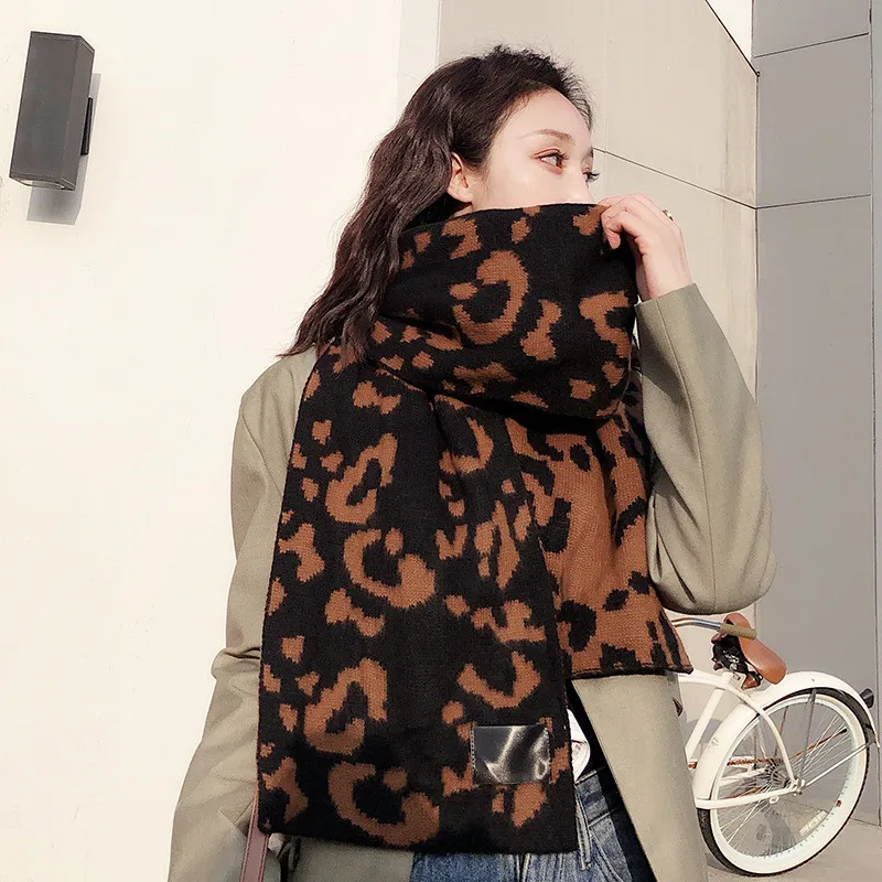 New style Chinese quality silk autumn and winter women fashion wool thicker shawl lady checked beautiful Print cashmere scarf
New style Chinese quality silk autumn and winter women fashion wool thicker shawl lady checked beautiful Print cashmere scarf