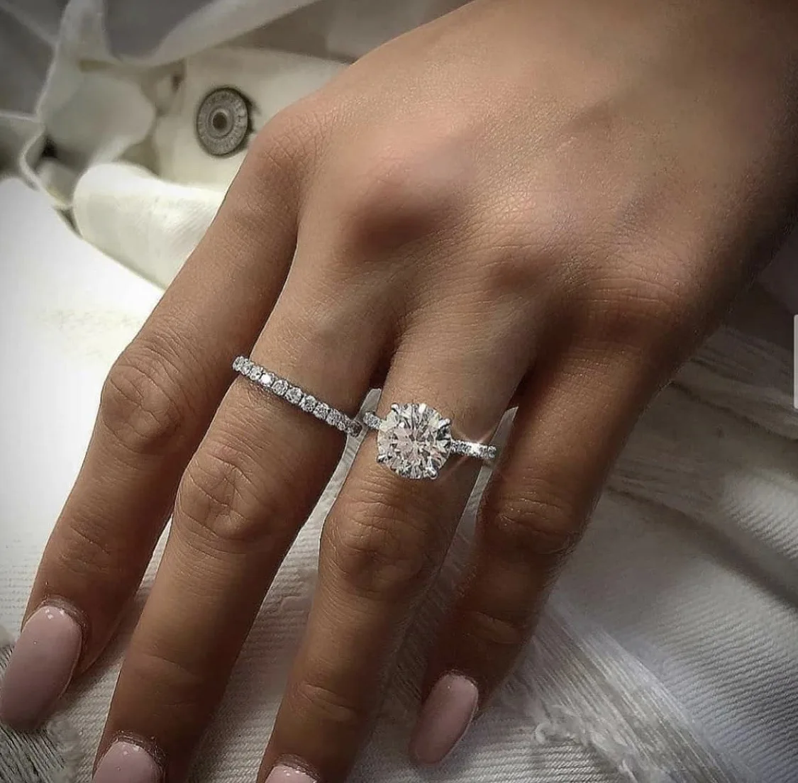 Fashion Wedding Rings for Women Lover Couple Classical Luxury Geometric Zircon Engagement Wedding Female Jewelry Gift
Fashion Wedding Rings for Women Lover Couple Classical Luxury Geometric Zircon Engagement Wedding Female Jewelry Gift