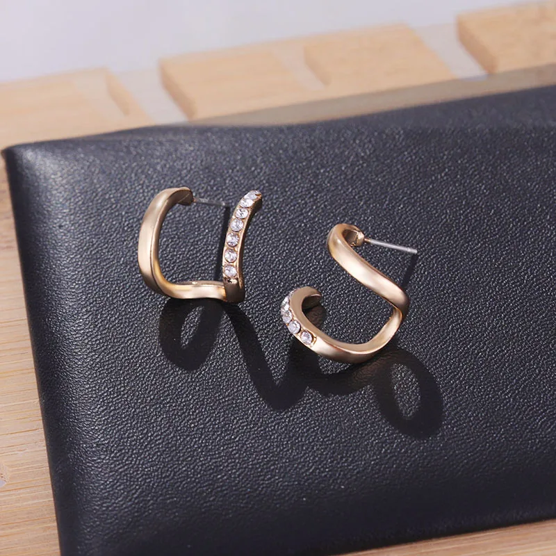 Metallic double ear hoop earrings women's new trendy earrings simple fashion earrings exquisite Trend elegant Women's Earrings
Metallic double ear hoop earrings women's new trendy earrings simple fashion earrings exquisite Trend elegant Women's Earrings