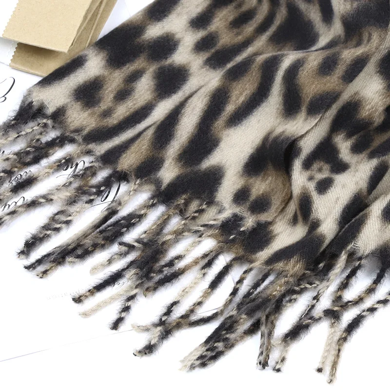 High Quality Winter Warm Cashmere Scarf Luxury Brand Designer Leopard Scarf Shawl Tassel Scarf Echarpe Female Gifts
High Quality Winter Warm Cashmere Scarf Luxury Brand Designer Leopard Scarf Shawl Tassel Scarf Echarpe Female Gifts