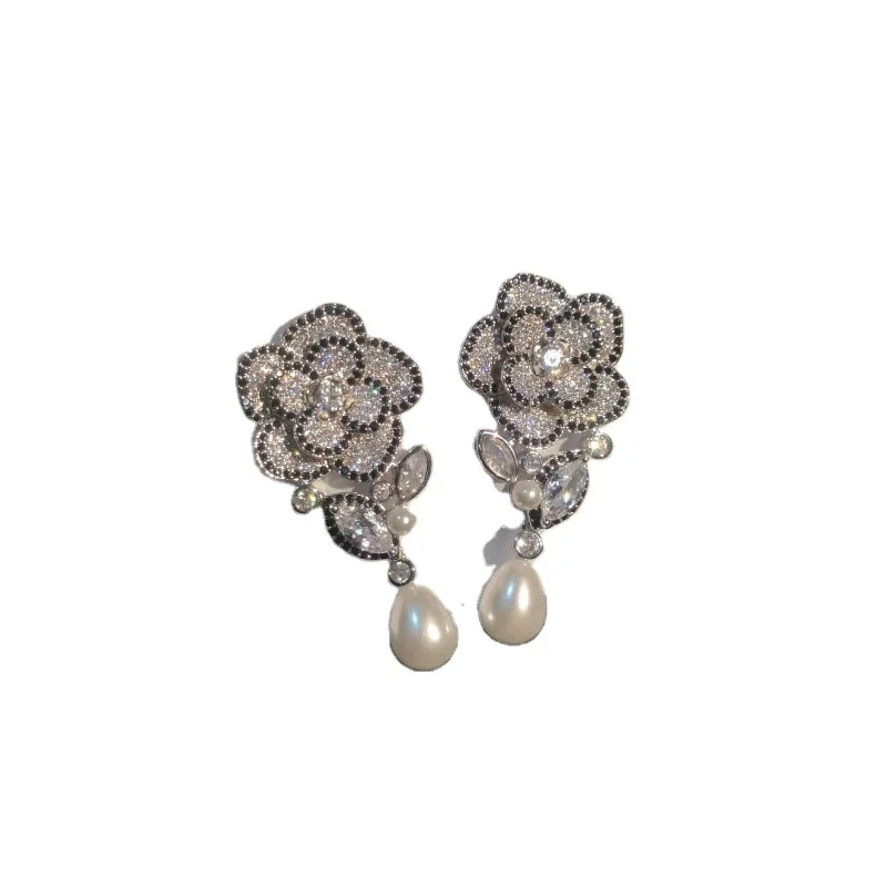 Korean Fashion Elegant Luxurious Camellia Earrings Micro-set Zircon Pearl Pendant Eardrop
Korean Fashion Elegant Luxurious Camellia Earrings Micro-set Zircon Pearl Pendant Eardrop