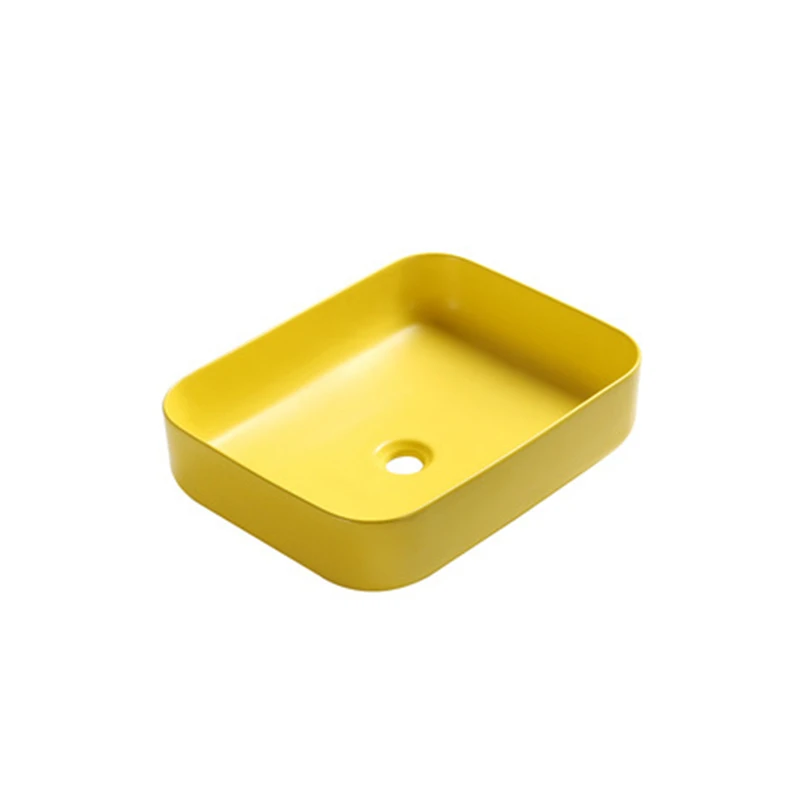 Керамическая квадратная раковина в скандинавском желтом стиле над стойкой для