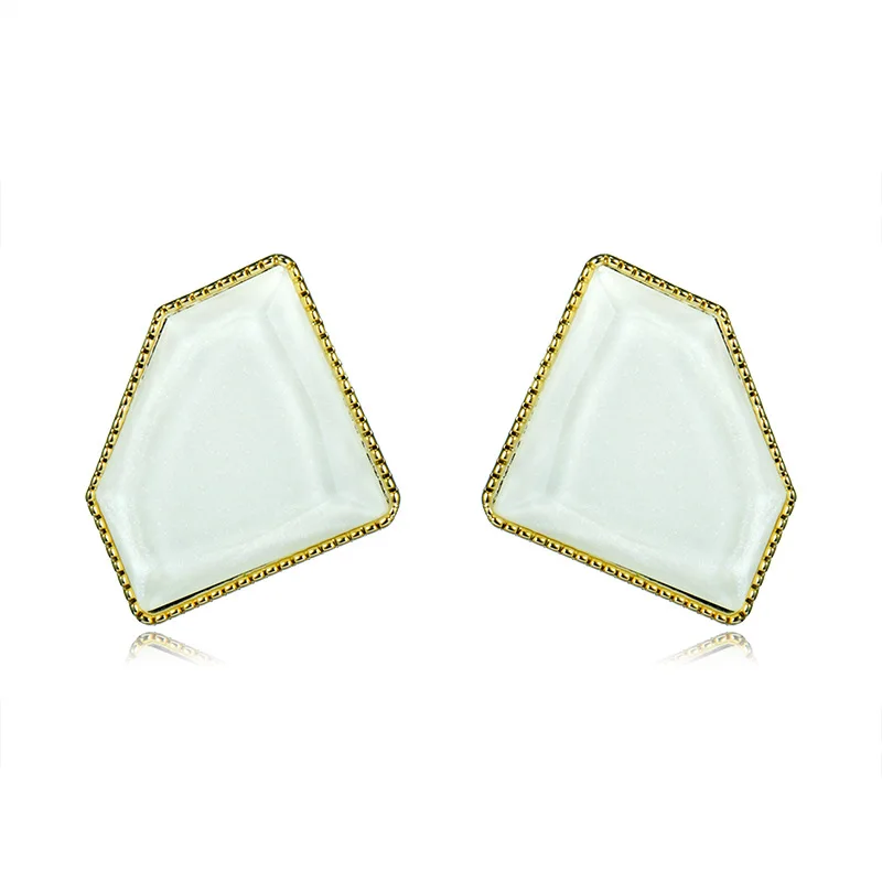 S925 Silver Needle European And American High-end Personality Exaggerated Resin Diamond Surface Niche Alloy Large Earrings
S925 Silver Needle European And American High-end Personality Exaggerated Resin Diamond Surface Niche Alloy Large Earrings