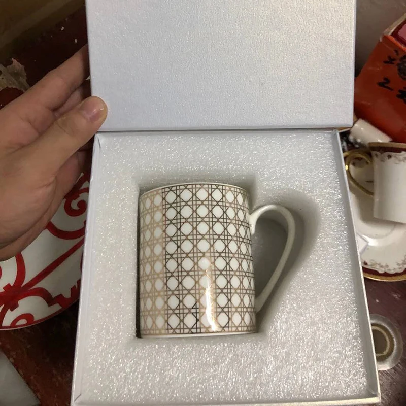 Top Grade Ceramic Coffe Mug High-end British Style Light Luxury Personalized Water Cup Breakfast Milk Coffee Cups And Mugs
Top Grade Ceramic Coffe Mug High-end British Style Light Luxury Personalized Water Cup Breakfast Milk Coffee Cups And Mugs