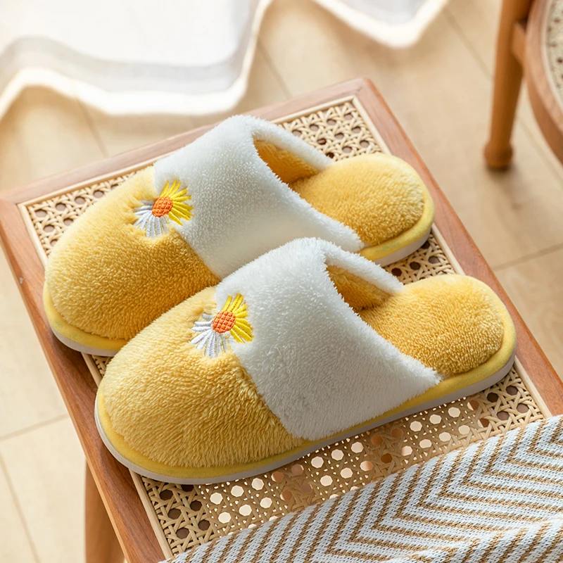 Mazefeng Brand 2020 Winter Furry Slides for Women Warm Flowers Print Cute Cartoon Home Slippers Indoor Bedroom Shoes Size 36-45
Mazefeng Brand 2020 Winter Furry Slides for Women Warm Flowers Print Cute Cartoon Home Slippers Indoor Bedroom Shoes Size 36-45