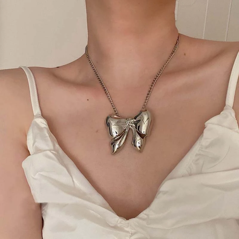 Trendy Hip-Hop Style Creative Exaggerated Big Bow Pendant Necklace Simple Personality Clavicle Chain Jewelry Accessories Female
Trendy Hip-Hop Style Creative Exaggerated Big Bow Pendant Necklace Simple Personality Clavicle Chain Jewelry Accessories Female