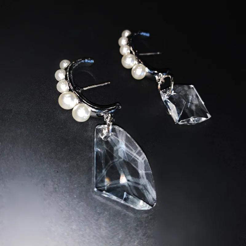 TIMEONLY Fashion C Shape Faux Pearls Drop Earring Big Clean Crystal Earring for Women Fashion Girls Delicate Accessories 2020
TIMEONLY Fashion C Shape Faux Pearls Drop Earring Big Clean Crystal Earring for Women Fashion Girls Delicate Accessories 2020