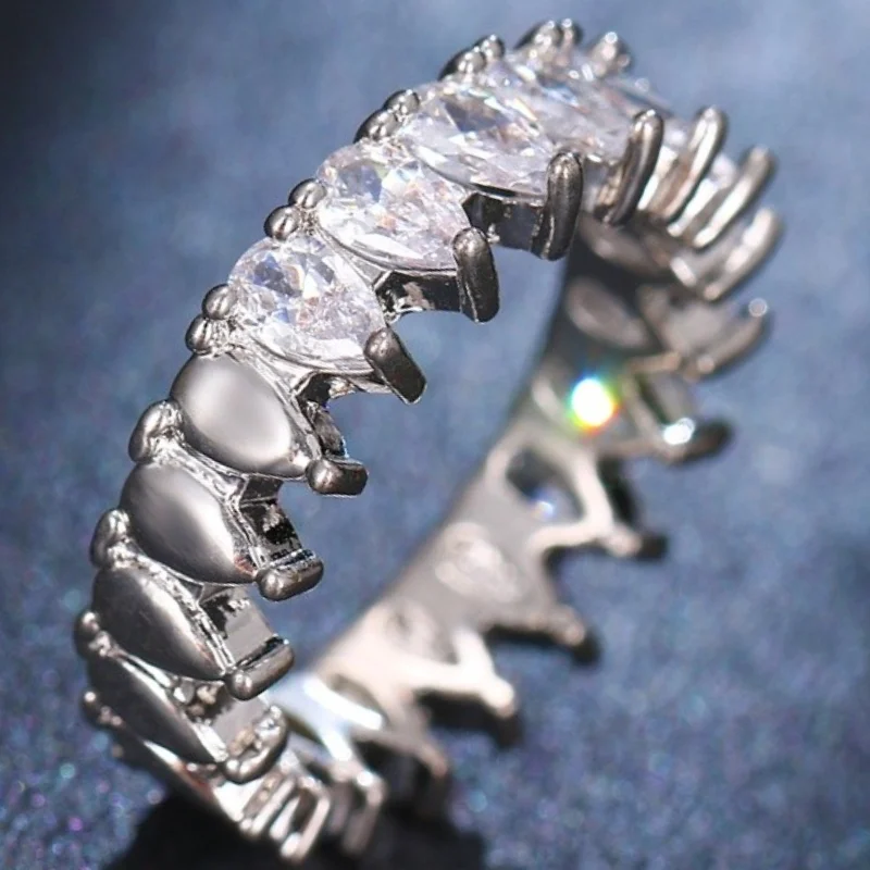 AMC Vintage Shiny Crystal Big White Water Drop Zircon Ring Hip Hop Punk Fashion Retro Personality Jewelry Ring for Women
AMC Vintage Shiny Crystal Big White Water Drop Zircon Ring Hip Hop Punk Fashion Retro Personality Jewelry Ring for Women