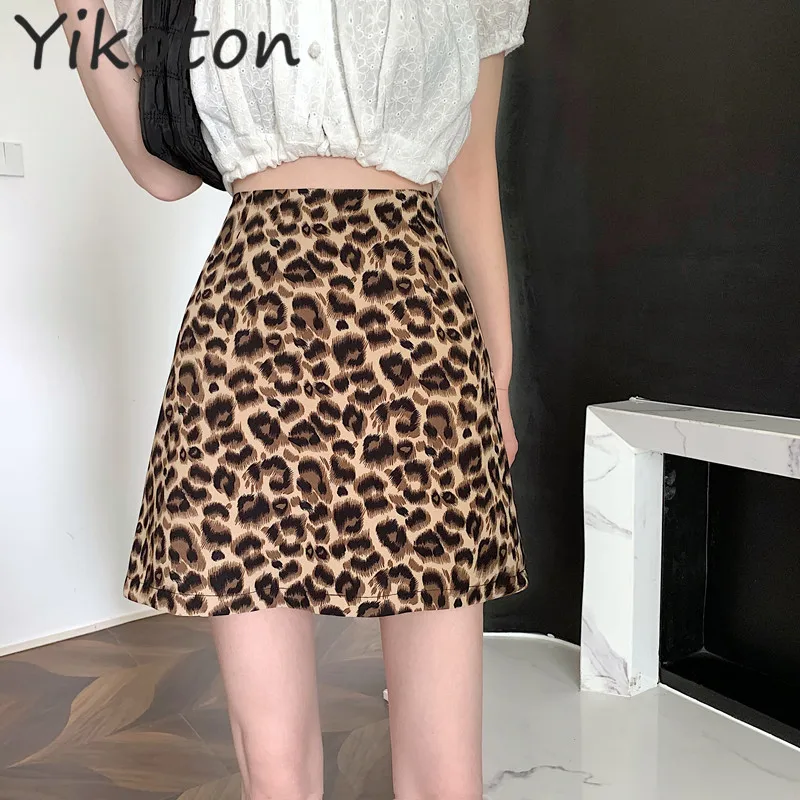 Women's Skirt 2021 Summer Casual Korean Fashion A-Line Leopard Mini Skirts Black and White High Waist Short Sexy Skirt Elegant
Women's Skirt 2021 Summer Casual Korean Fashion A-Line Leopard Mini Skirts Black and White High Waist Short Sexy Skirt Elegant