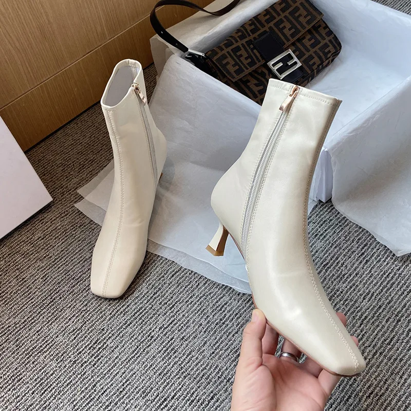 Autumn Winter New Style Side Zipper Thin Ankle Boots European American Sexy Mid-heel Stiletto Square-toed Women Short Boots Red
Autumn Winter New Style Side Zipper Thin Ankle Boots European American Sexy Mid-heel Stiletto Square-toed Women Short Boots Red