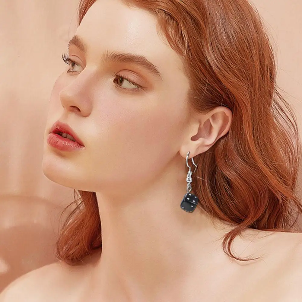 Creative 3D Dice Earrings Transparent Colorful Dice Earrings Black And Gift White Dice Personality Drop Earring Dangle Jewe T1Y8 
Creative 3D Dice Earrings Transparent Colorful Dice Earrings Black And Gift White Dice Personality Drop Earring Dangle Jewe T1Y8