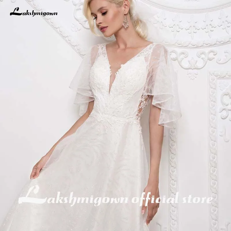 2020 A Line Wedding Dresses Tulle Sparkling Bridal Wedding Gown Deep V Neck Open Back Vestido De Noiva with Court Train
2020 A Line Wedding Dresses Tulle Sparkling Bridal Wedding Gown Deep V Neck Open Back Vestido De Noiva with Court Train