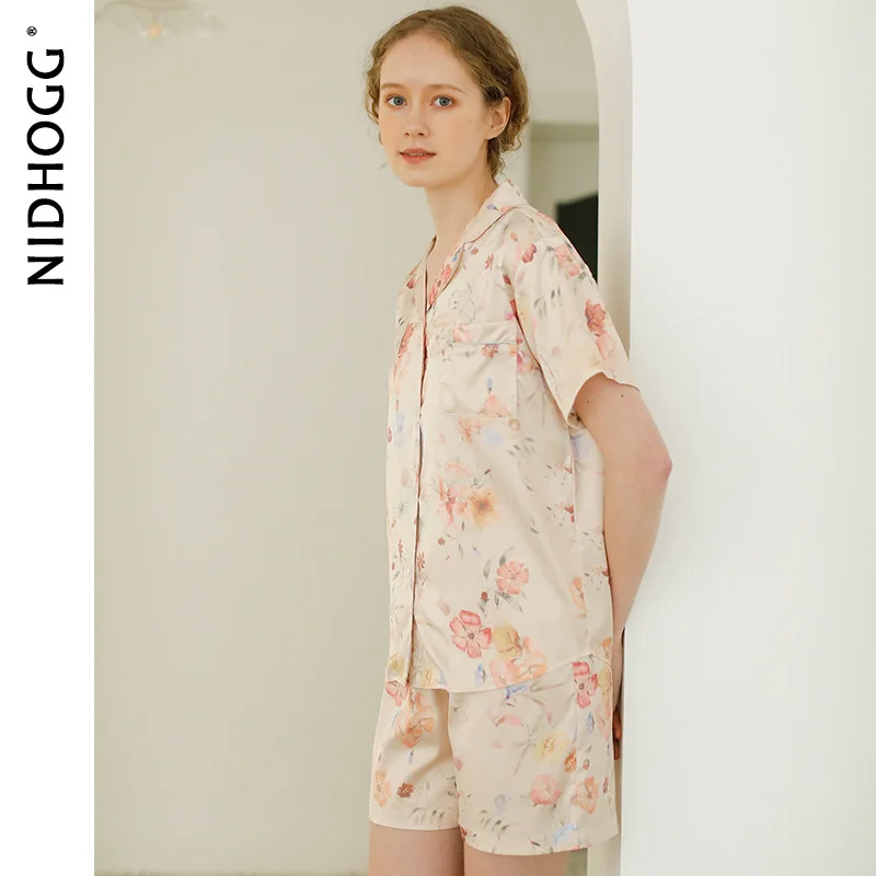 2020 Summer Silk-like Pajamas Small Floral Printing Satin Sleepwear Women Short Sleeve Shorts Home Clothes Loungewear 2 Piece
2020 Summer Silk-like Pajamas Small Floral Printing Satin Sleepwear Women Short Sleeve Shorts Home Clothes Loungewear 2 Piece