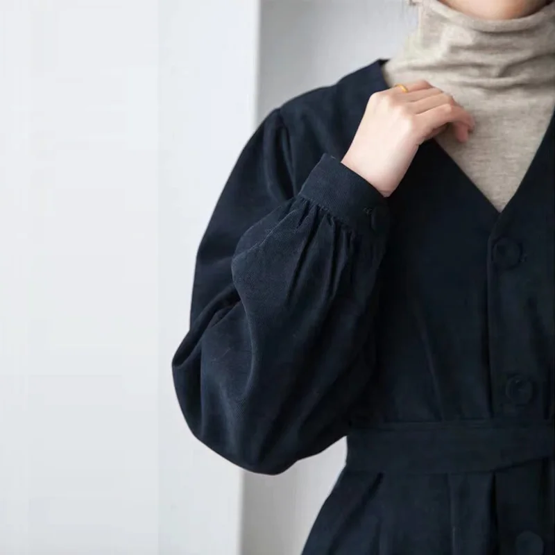 Korean One-Piece Vintage Corduroy Dress Femme 2021 Spring Autumn New V-Neck Office Ladies Dress Long Sleeve Over The Knee Dress
Korean One-Piece Vintage Corduroy Dress Femme 2021 Spring Autumn New V-Neck Office Ladies Dress Long Sleeve Over The Knee Dress