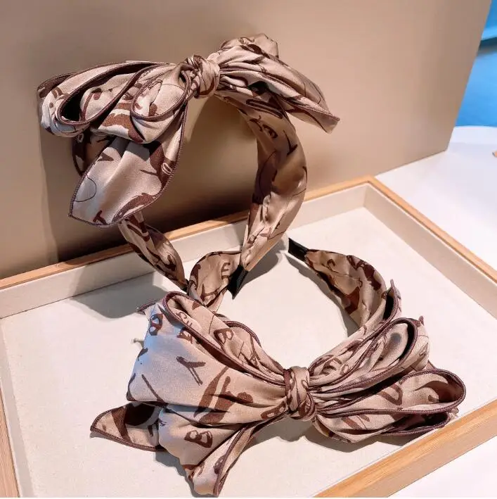 Korean ins milk tea series three-dimensional multi-layer big bow girly age-reducing headband jewelry
Korean ins milk tea series three-dimensional multi-layer big bow girly age-reducing headband jewelry