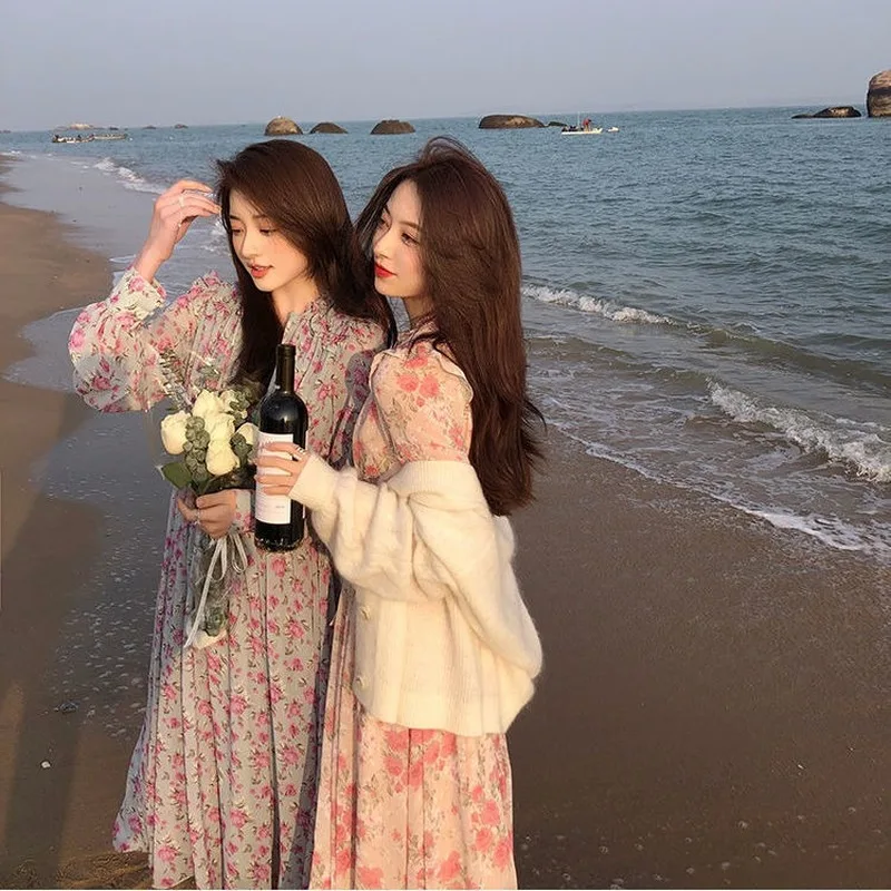 2021 Summer French Vintage Elegant Dress Women Casual Sweet Floral Midi Dress Female Korean Style Party Y2k Dress Ladies Kawaii
2021 Summer French Vintage Elegant Dress Women Casual Sweet Floral Midi Dress Female Korean Style Party Y2k Dress Ladies Kawaii
