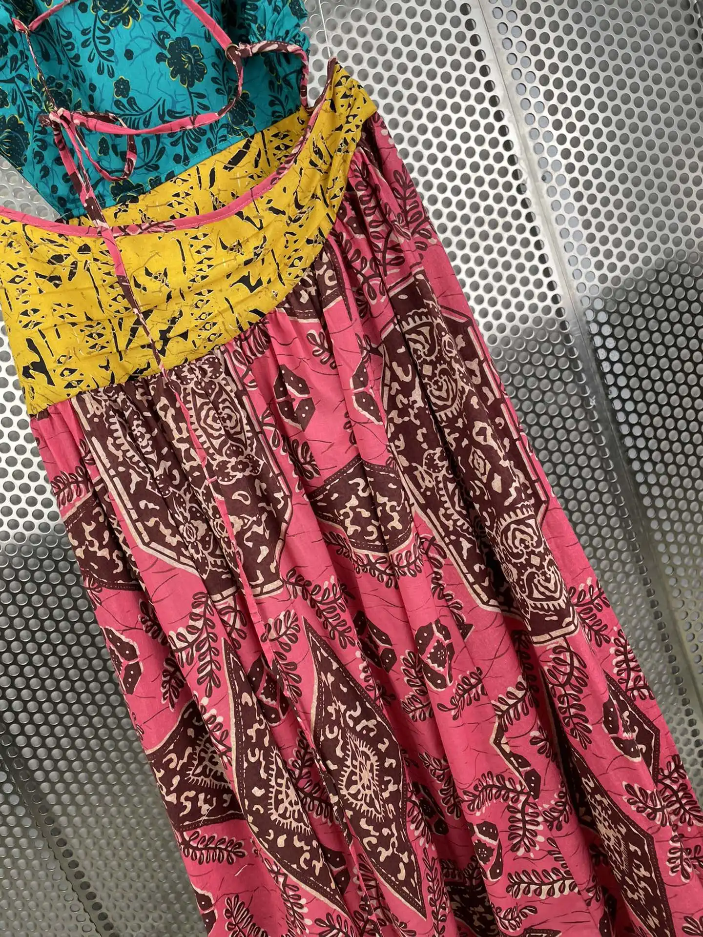 High Quality 2021 New Design Z Style Luxury One-Shoulder Diagonal Collar Bohemian Sleeveless Women Dress Runaway
High Quality 2021 New Design Z Style Luxury One-Shoulder Diagonal Collar Bohemian Sleeveless Women Dress Runaway