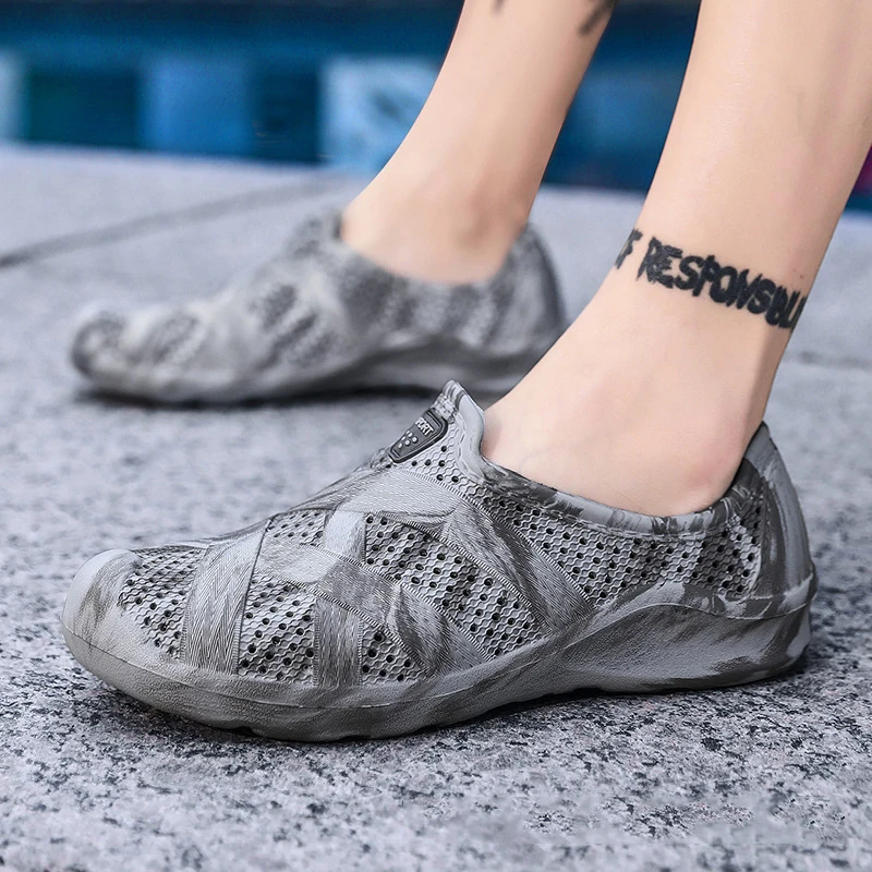 2020 Summer men's sandals daily outdoor beach concise men Garden shoes Breathabl Casual Flat Slip On Flip Flops Men Hollow Shoes
2020 Summer men's sandals daily outdoor beach concise men Garden shoes Breathabl Casual Flat Slip On Flip Flops Men Hollow Shoes