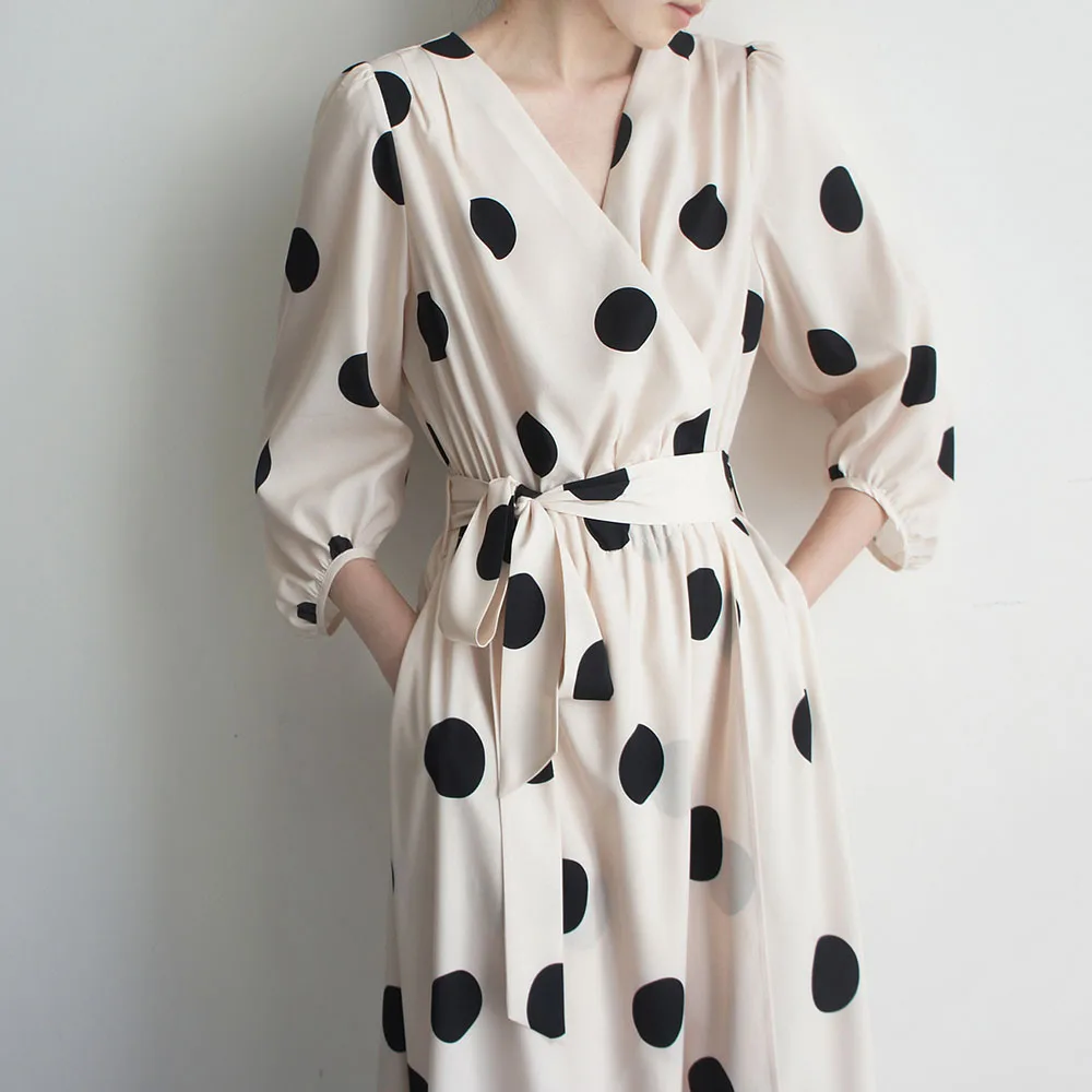 Retro Polka Dot V-neck Waistband With Lantern Sleeves Chic Dress Side Pockets Women Dress 2021 Hot V Neck Female Women Dress
Retro Polka Dot V-neck Waistband With Lantern Sleeves Chic Dress Side Pockets Women Dress 2021 Hot V Neck Female Women Dress