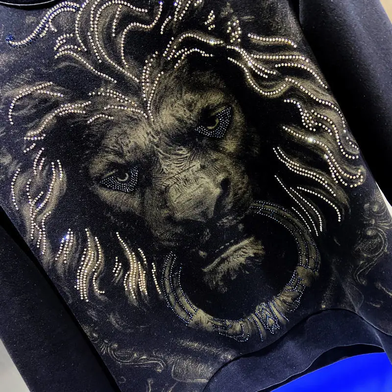 Men's new high-quality Lion King hot drilling luxury casual sweatshirt round neck personality autumn and winter pullover
Men's new high-quality Lion King hot drilling luxury casual sweatshirt round neck personality autumn and winter pullover