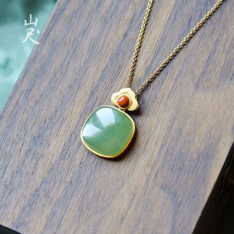 Clear Water Natural Hetian Jade Green Jade Square Pendant S925 Sterling Silver Chain Classic Retro Elegant Fashion Gift
Clear Water Natural Hetian Jade Green Jade Square Pendant S925 Sterling Silver Chain Classic Retro Elegant Fashion Gift