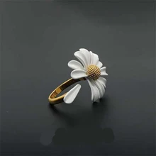 fuyo Korean Daisy Flower Elegant Opening Rings Women Adjustable Wedding Party Engagement Finger Rings Statement Jewelry Gift